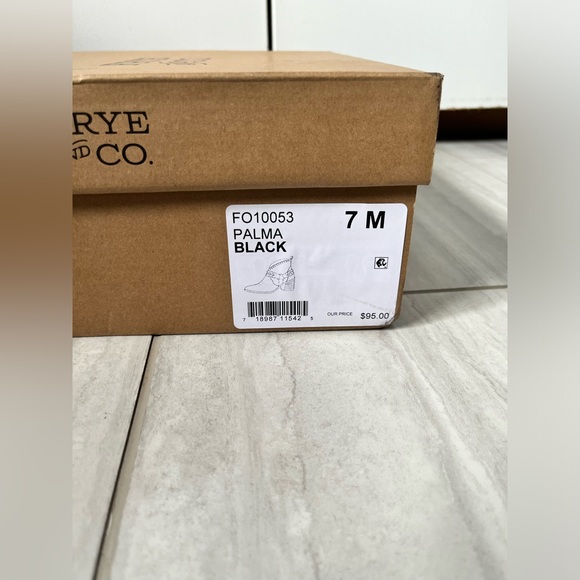 Women’s Frye and Co. stacked heel booties. NWT. Western look - Picture 4 of 8